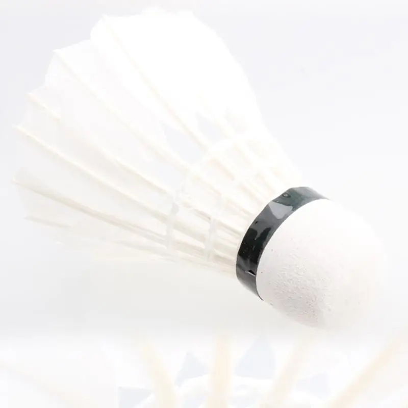 4 Pcs الملونة LED الكرات توهج في الليل المظلم الريشة كرة الريشة بطارية تعمل جديد BHU2
