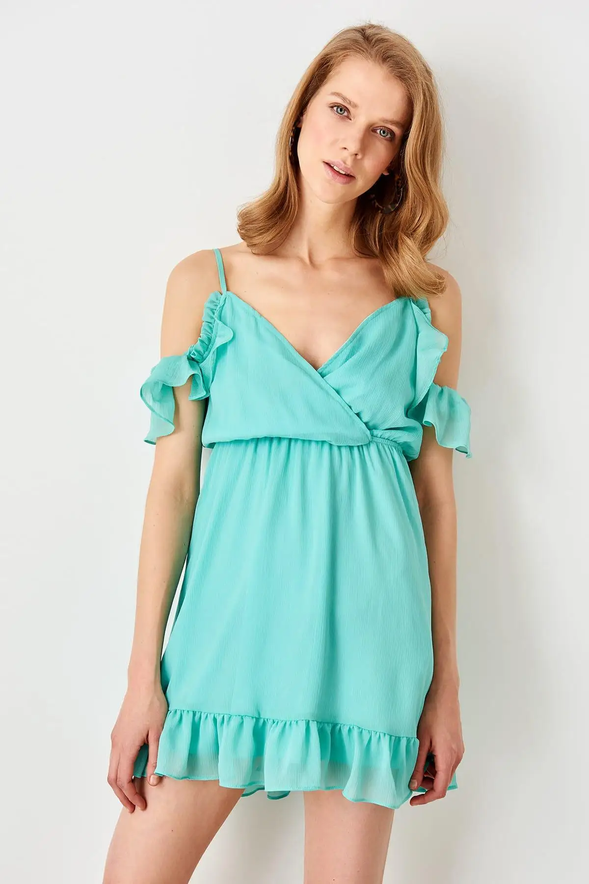 Платье с Мятным плечом Trendyol TWOSS19FG0064|Платья| |