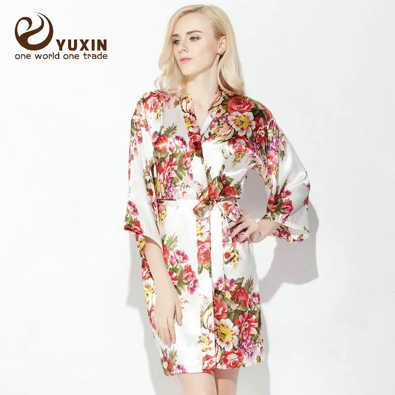 

YUXINBRIDAL Wedding Bride Bridesmaid Floral Robe Satin Rayon Bathrobe Nightgown For Women Kimono Sleepwear Flower Plus Size