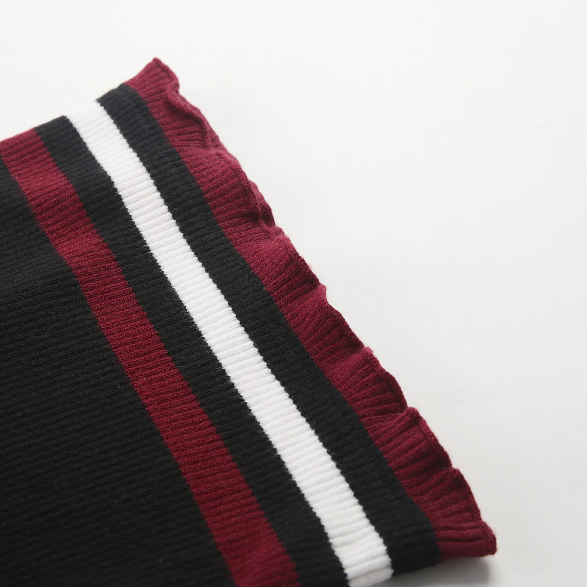 HDY Haoduoyi Sexy  Shoulder-exposed short stripe splicing Brooch sweater Sweet Sleeveless  Short tops