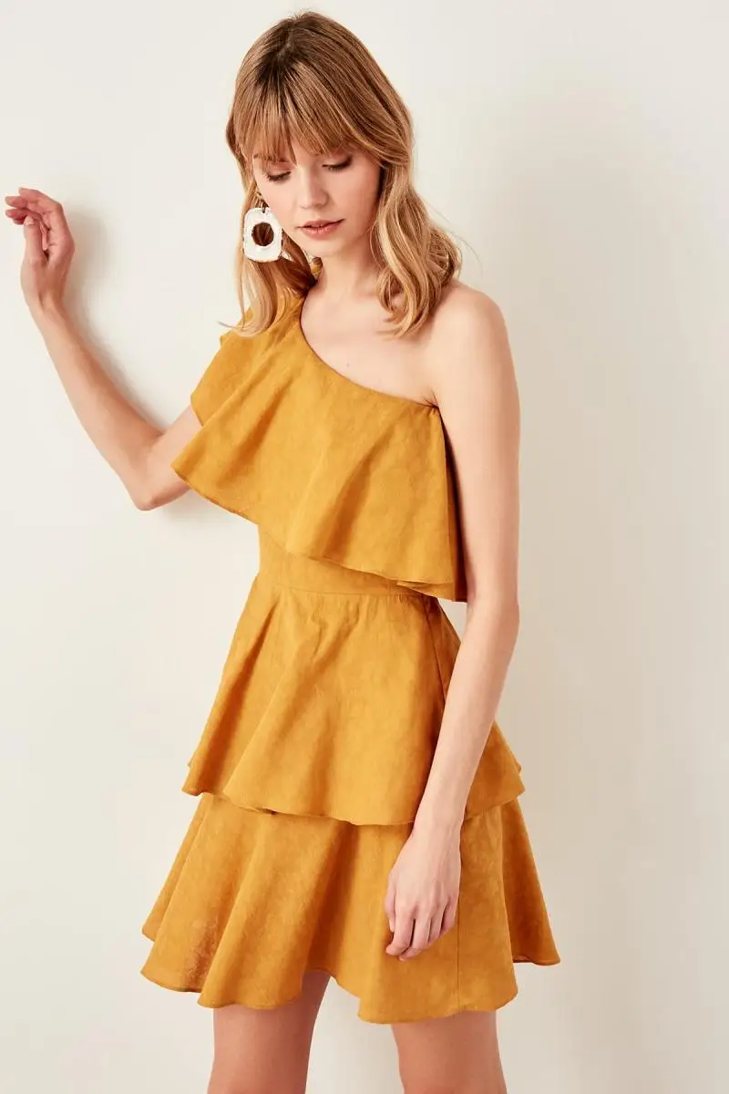 Горчичное платье на одно плечо Trendyol TWOSS19LJ0159|Платья| |