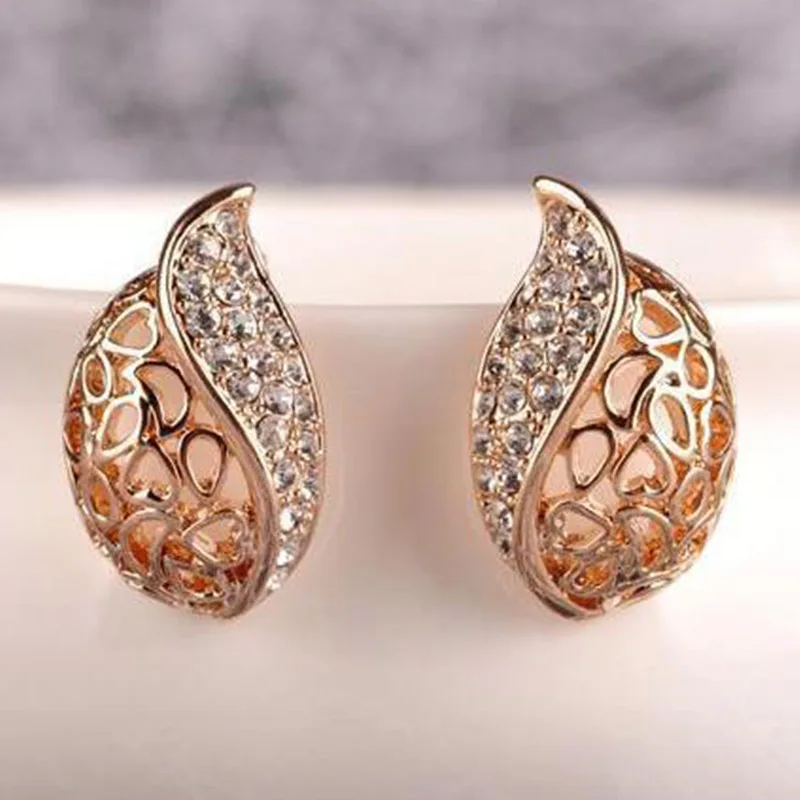 

Hot Sale 1Pair Hollow Leaf Lover Zircon Rhinestone Stud Earrings Girls Gold Color Crystal Earring Fashion Jewelry