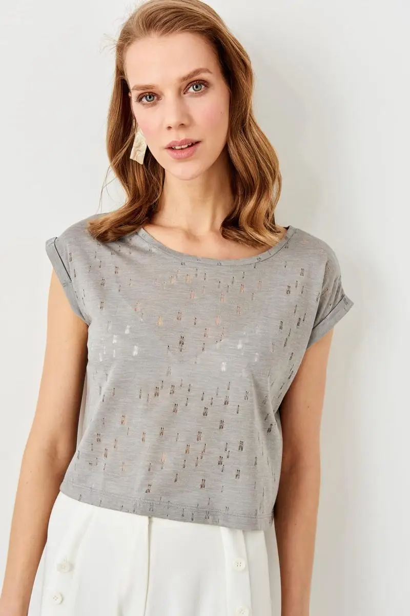 

Trendyol Gray Pourer Detaylı Crop Knitted T Shirt TWOSS19FV0159