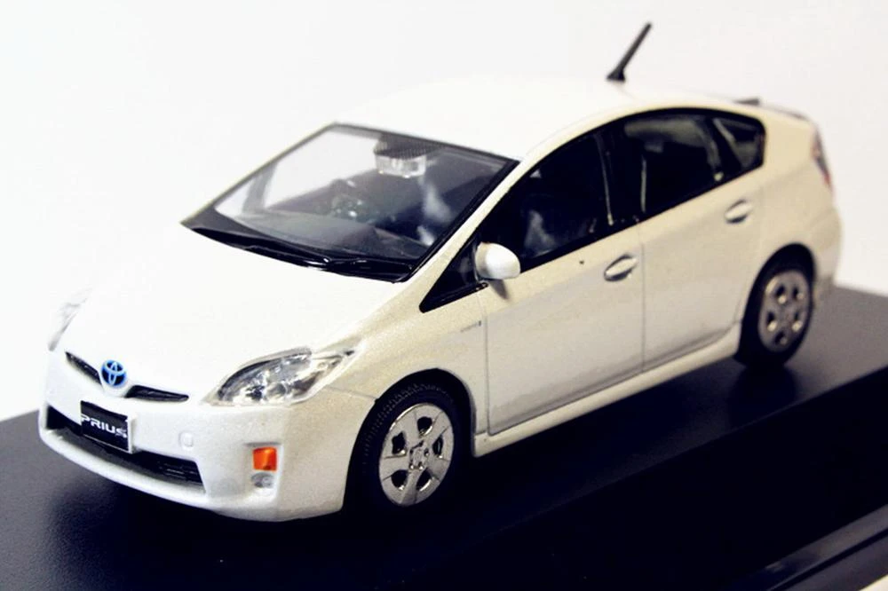 1/43 Toyota Prius white color die cast model 1/43 Toyota Prius white color die cast model