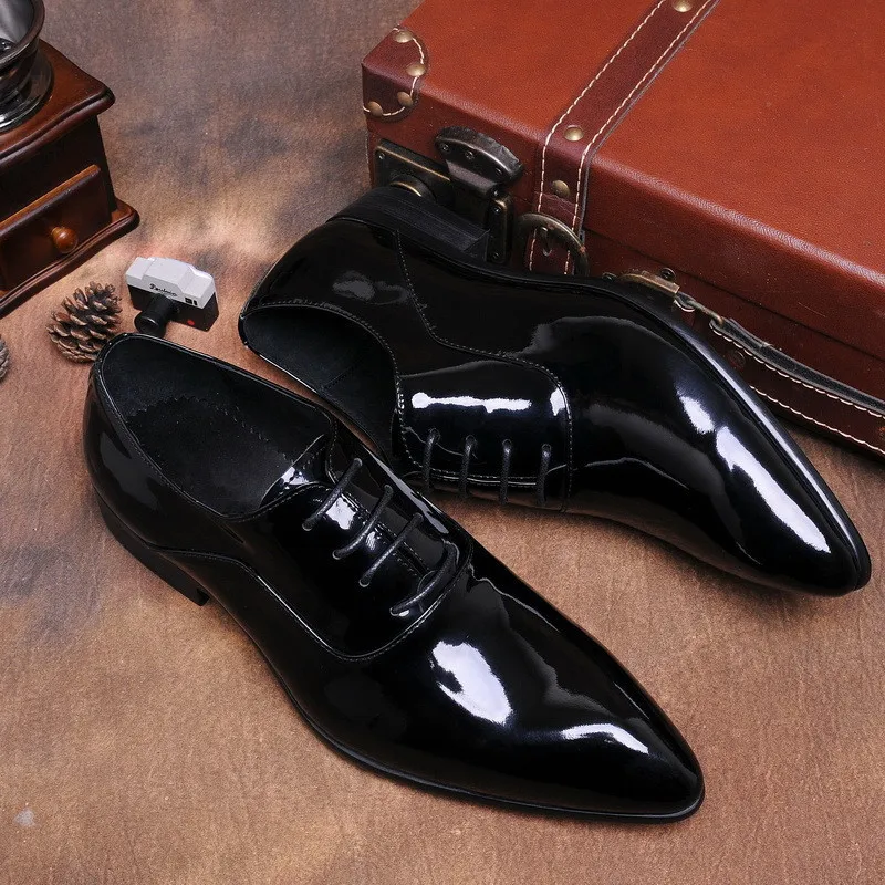 

Black Patent Leather Mens Dress Fashion Oxfords Shoes 2018 Spring Autumn Men Wedding Barque Fashion Dress Shoes Lace Up Oxfords