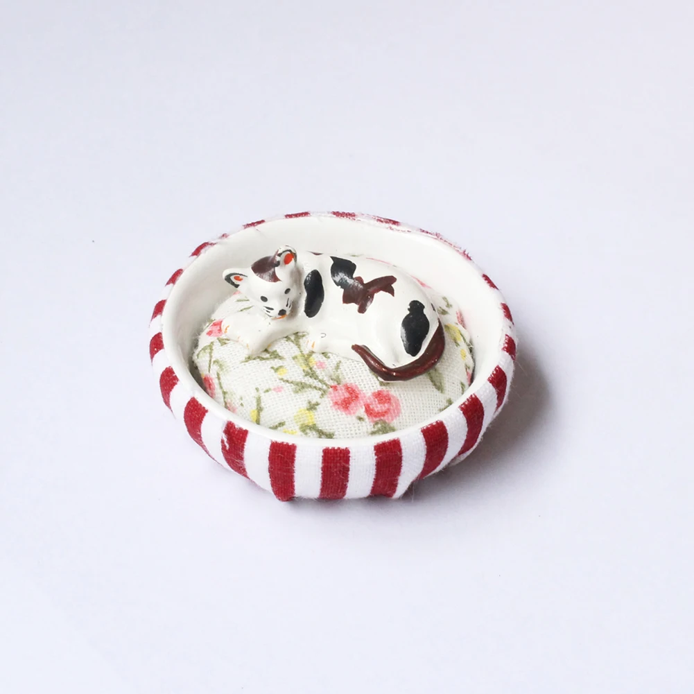 

1:12 Lovely Mini Cat Dog with Nest Miniatures Simulation Animal Children Kid Gift for Dollhouse Decor Accessories 1 Set