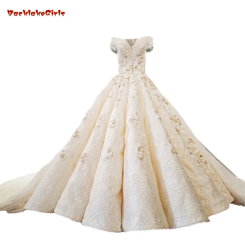 

2018 Champagne Lace V-neck Sleeveless Vintage Wedding DresseCathedral Train Waves Ball Gown Off The Shoulder Vestido De Novias