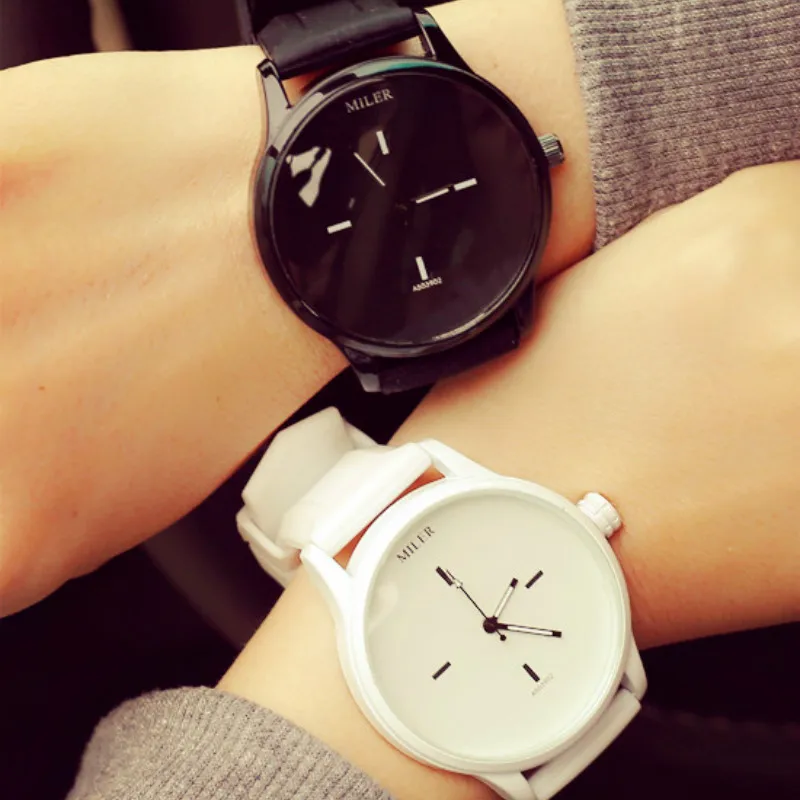 

The Original Female Trend In Europe Big Dial Contracted Korean Couples Personality Tide Male Students Watch Black and White