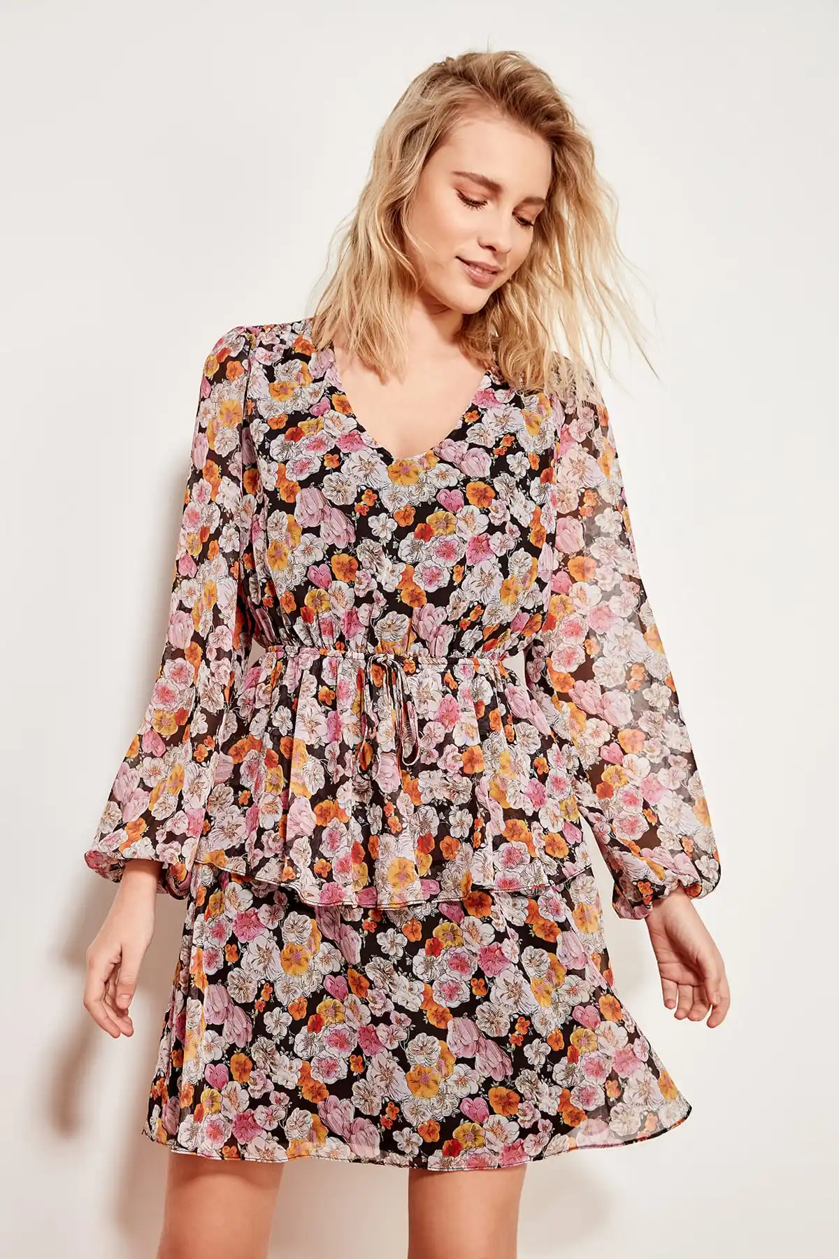 

Trendyol Multicolored Floral Patterned Dress TWOSS19LJ0081