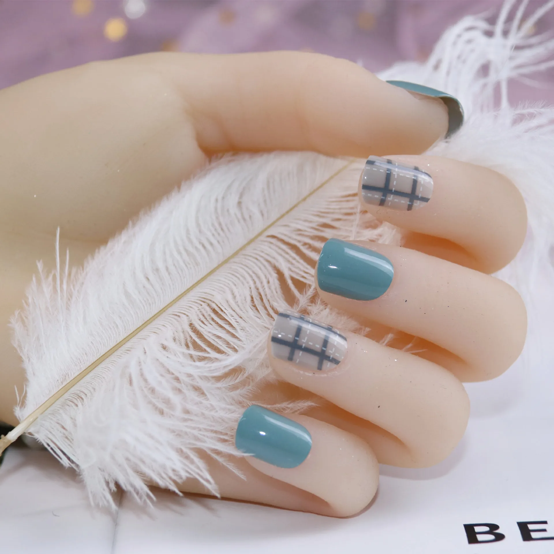 

Squoval Short size fake Nails Fashion Diy Nail Art Blue Gray and White Dotted Lines Tip Accessory 24 PCS Fake nails with glue