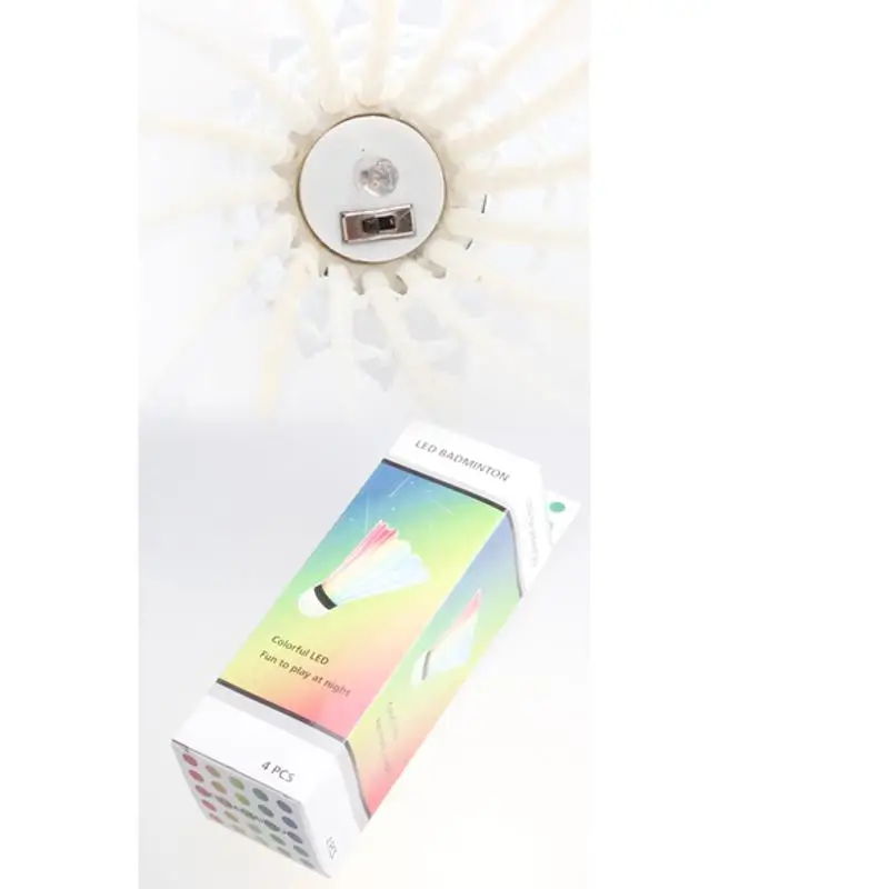 4 Pcs الملونة LED الكرات توهج في الليل المظلم الريشة كرة الريشة بطارية تعمل جديد BHU2
