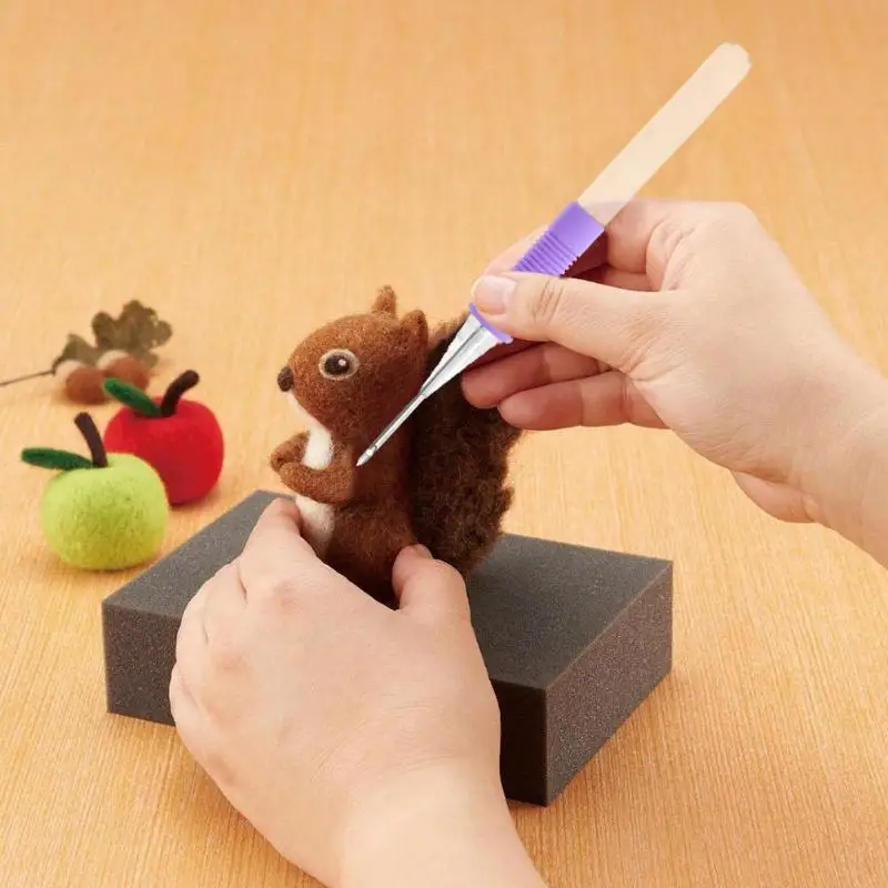 

Wool Embroidery DIY Needle Felting Handle Holder with 2 Conversion Needles Hand Sewing Needles Home Wool DIY Sewing Accessories
