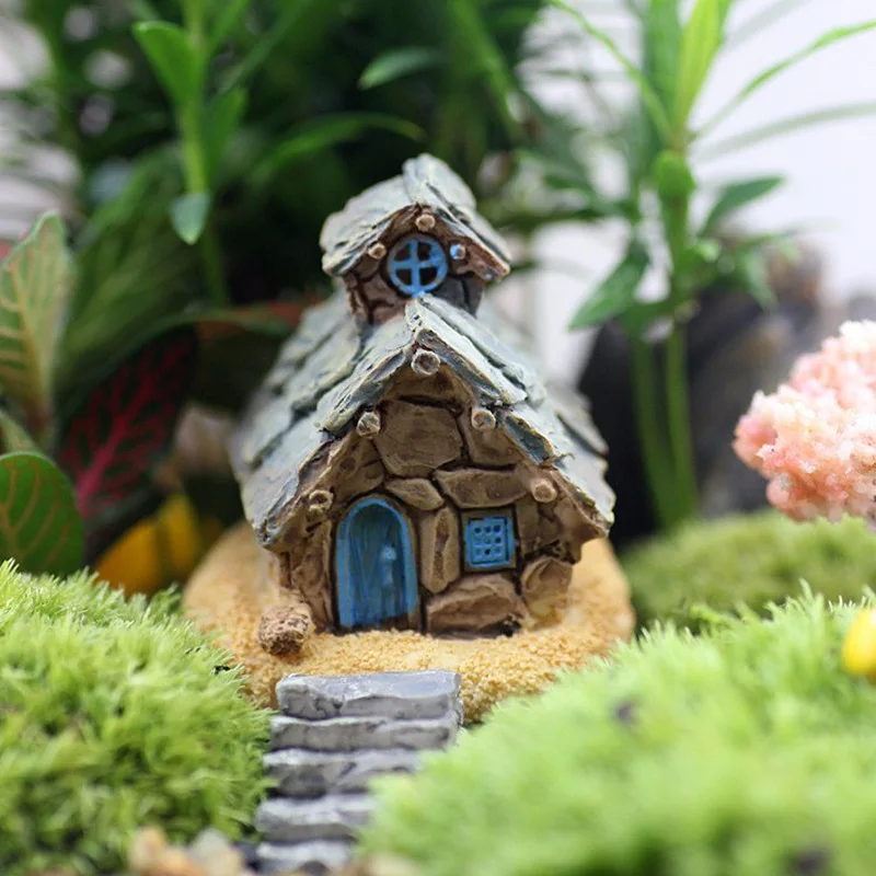 

Retail handmade house girls fairy garden miniatures mini gnomes moss terrariums resin crafts figurines for garden decoration