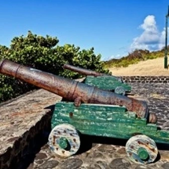 Fort De Windt on St Eustatius Antilles постер печать Джо Restuccia III (28x17) | Дом и сад