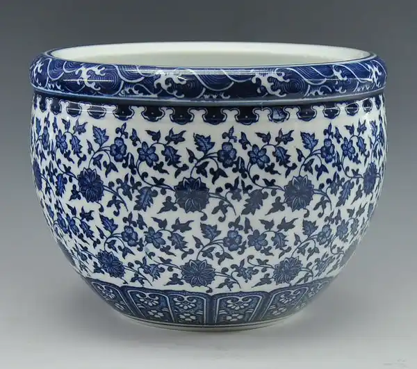 CHINESE WHITE /& BLUE PORCELAIN HAND PAINTED FLOWER VASE W QIANLONG MARK