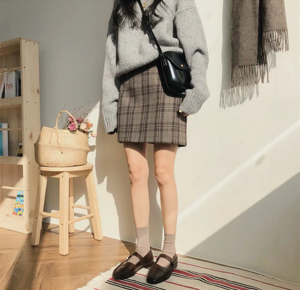 

2018 new Women Woolen Above Knee, Mini Skirt Autumn Winter Vintage Straight Plaid wool Skirt High Waist Femininas