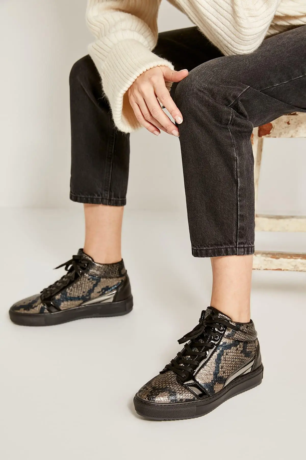 

Trendyol Black Snake Pattern Women 'S Sneaker TAKSS19DG0016