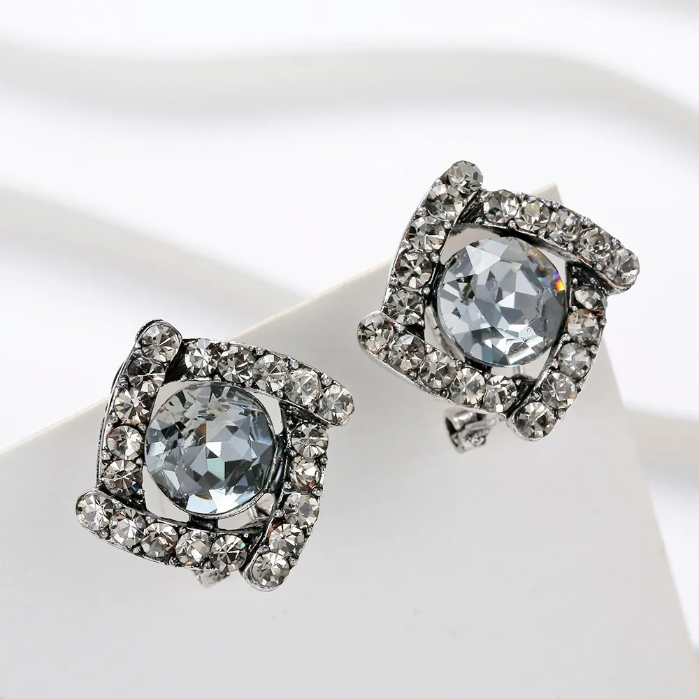 

Luxury Crystal Piercing Stud Earrrings For Women 2019 Fashion Pendientes Mujer Black Statement Earring Vintage Ear Clip Brincos