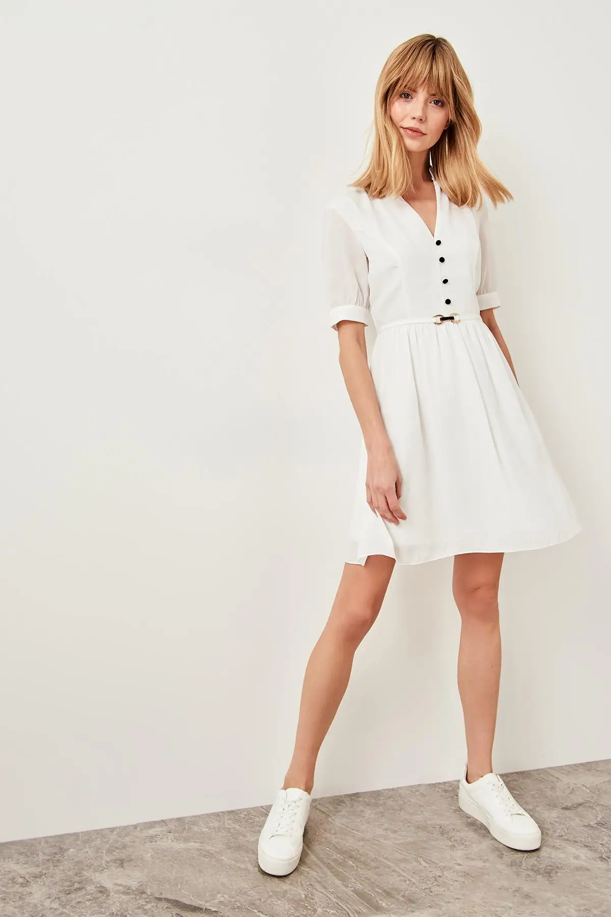 

TRENDYOLMİLLA White Button and Belt Detail Dress TWOSS19LJ0105