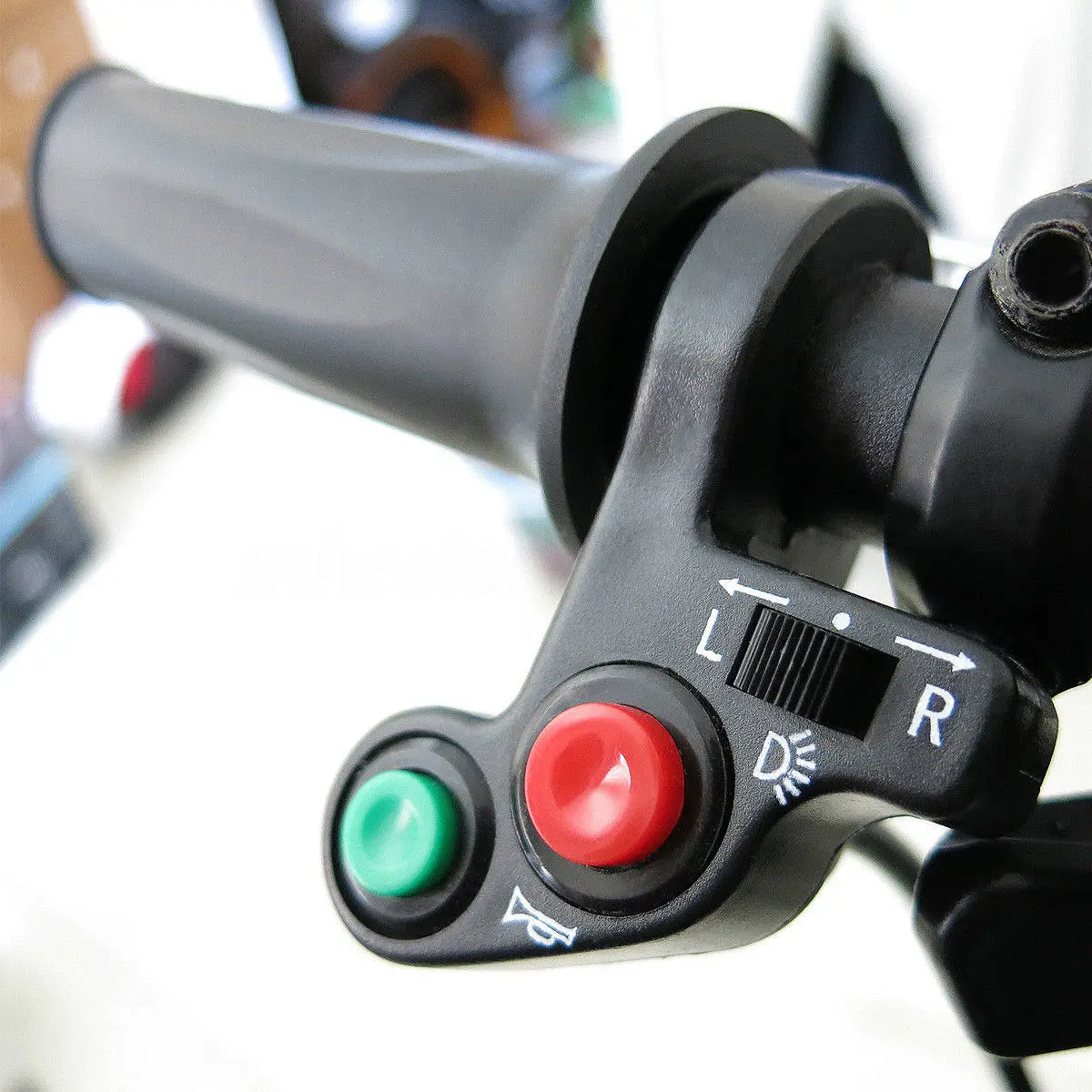 

NEW Motorcycle 3in1 Head/Turn Signal Light/Horn ON-OFF Switch Handlebar Button