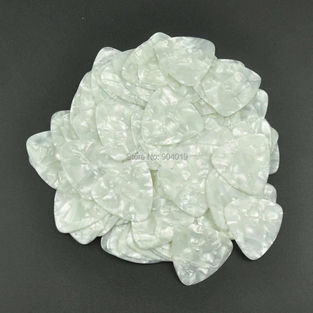 

100pcs Heavy 0.96mm Rounded Triangle Guitar Picks Plectrums Celluloid Pearl White