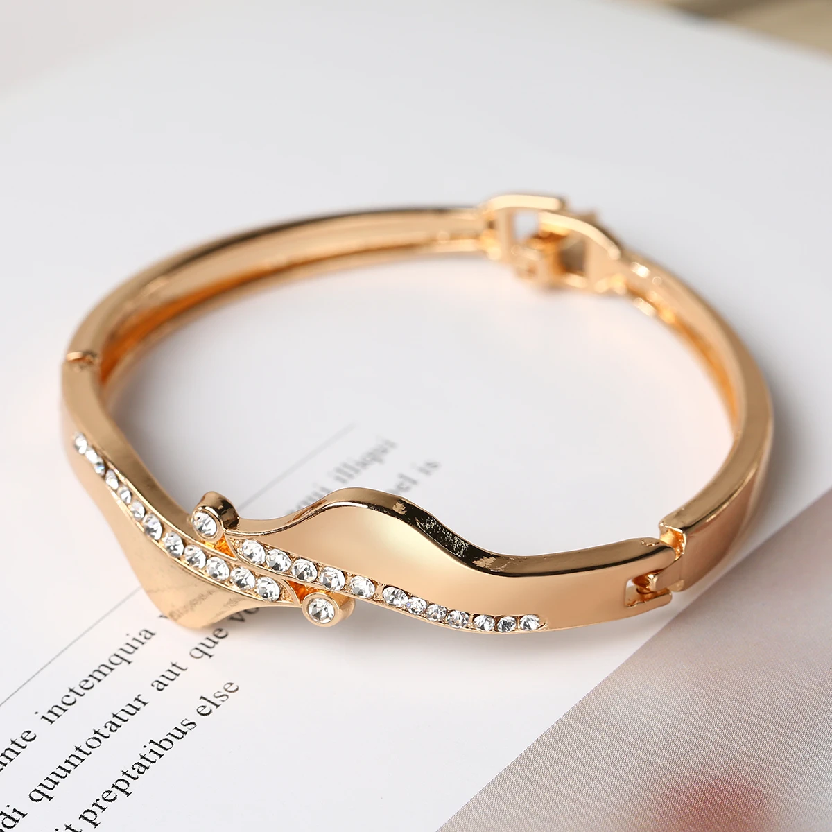 

Elegant Gold Color Fashion Bangle Luxury Shiny Crystal Rhinestone Alloy Bracelet Charms Jewelry Bride Wedding Gifts For Women