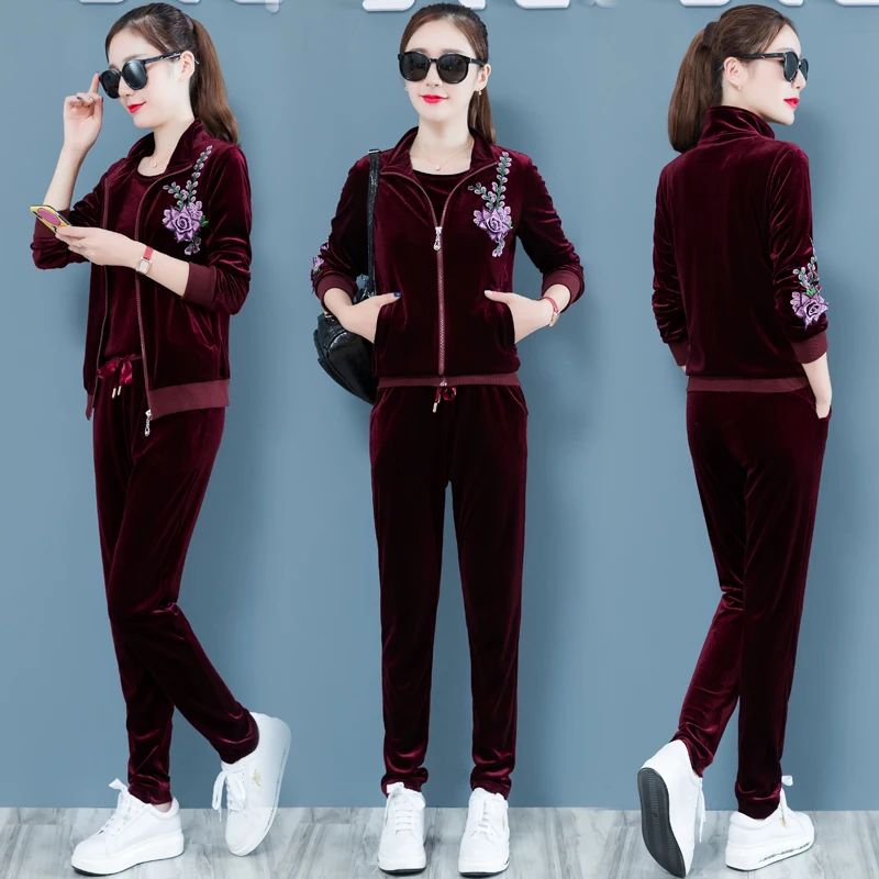 

Pleuche suits female the spring and autumn period and the new fashion long-sleeved middle-aged sports clothes loose big yards le