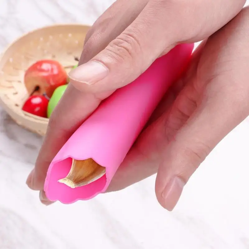 

1pc Plastic Garlic Peeling Machine Creative Garlic Peeling Device Easy Garlic Peeled random color kitchen tool Garlic Peeler