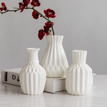

Creative Mini White Ceramic Vase China Jingdezhen Craft Gift Decoration Desktop Ceramic Simple Vase Home Decoration Accessories