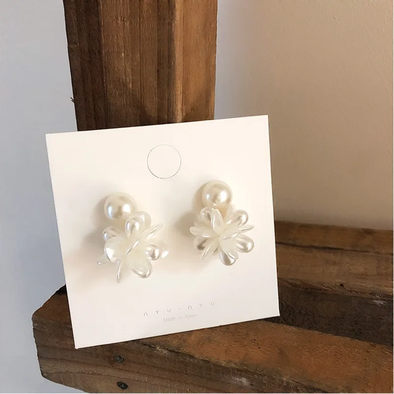

2019 Korea Design Metal Gold Geometric Irregular Flowers Square Natural Freshwater Pearl Stud Earrings For Women Girl Gift
