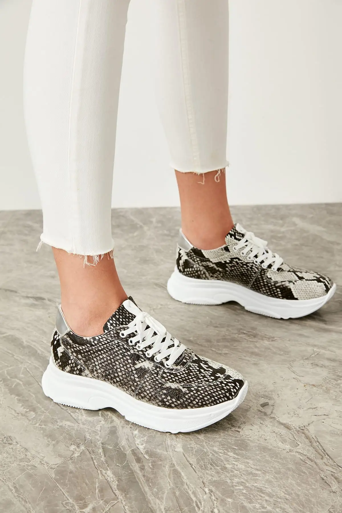 

Trendyol Gray Snake Pattern Women 'S Sneaker TAKSS19GA0072
