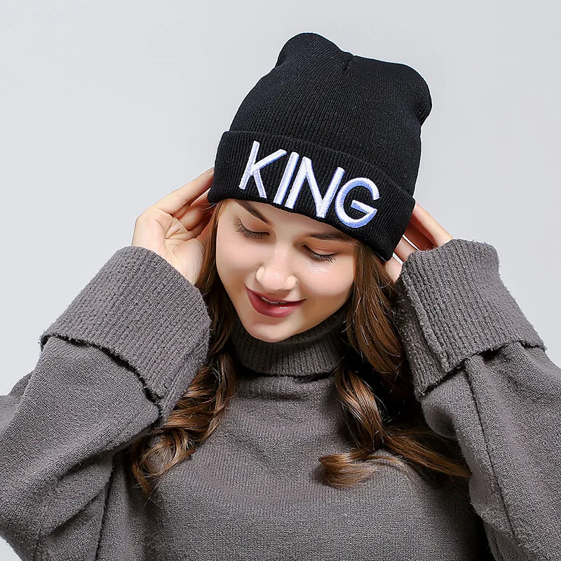 Новые зимние шапки для женщин KING вышитые вязаные шапочки дам QUEEN пара шерстяная