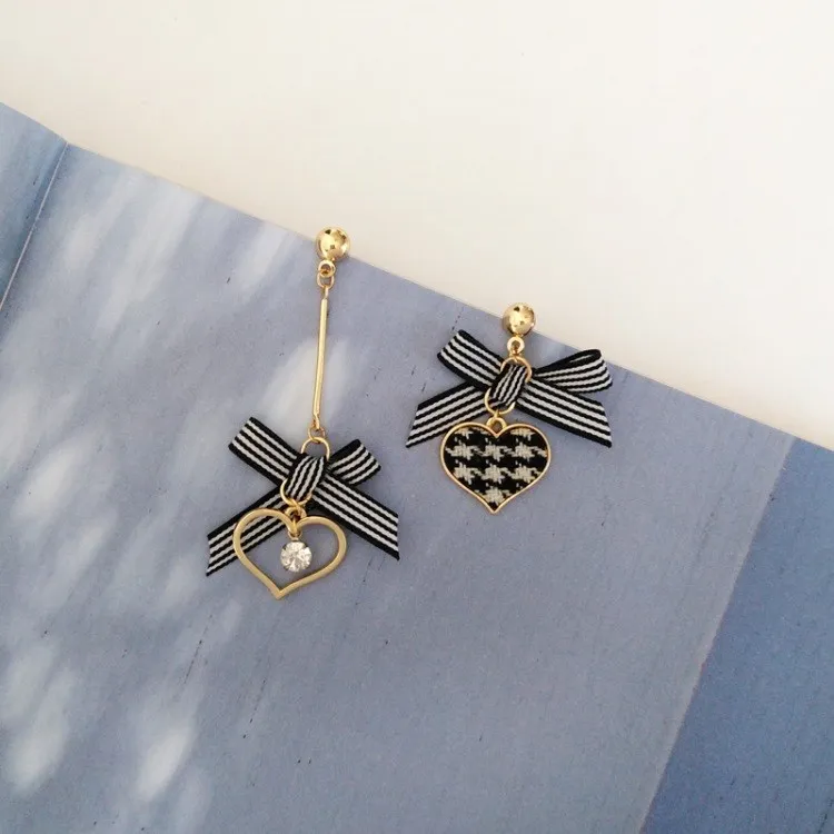 

Korean Style Fashion Simple Heart Bow Stud Earrings Women Long Plaid Asymmetric Ear Studs Pendant Jewelry