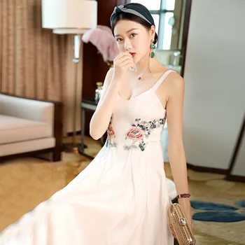 

2019 European And American Fashion Sexy Vneck Heavy Industry Embroidered Slim Waist Put on a Large Long Strap Dress T6189