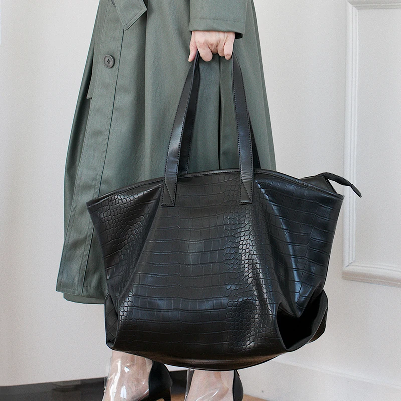 

[Super Seabob] 2019 Spring Summer Woman Black High Capacity Alligator Pattern High Quality Leather Shoulder Bag All Match LM033