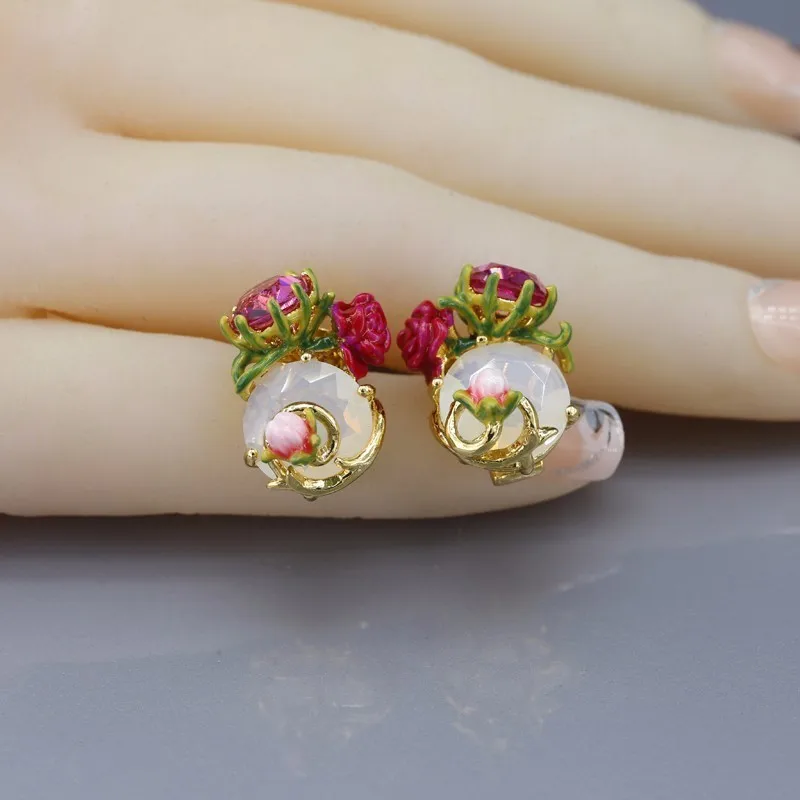 

Versailles Rose Rose Bud White Shi Er Nail Earrings Ear Hanger Woman