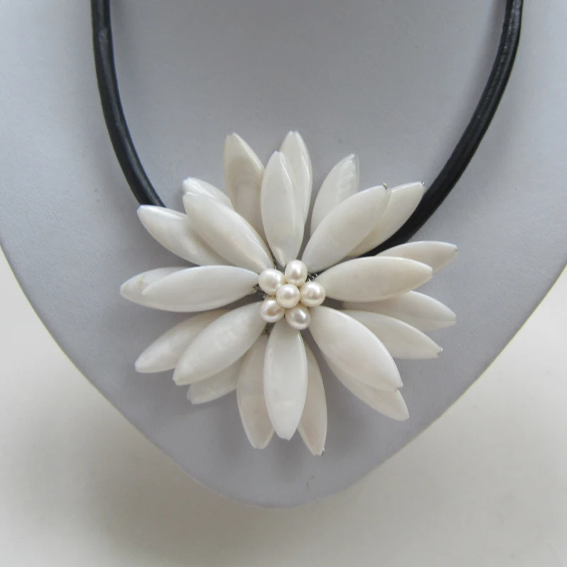 

white baroque freshwater pearl shell sun flower leather necklace