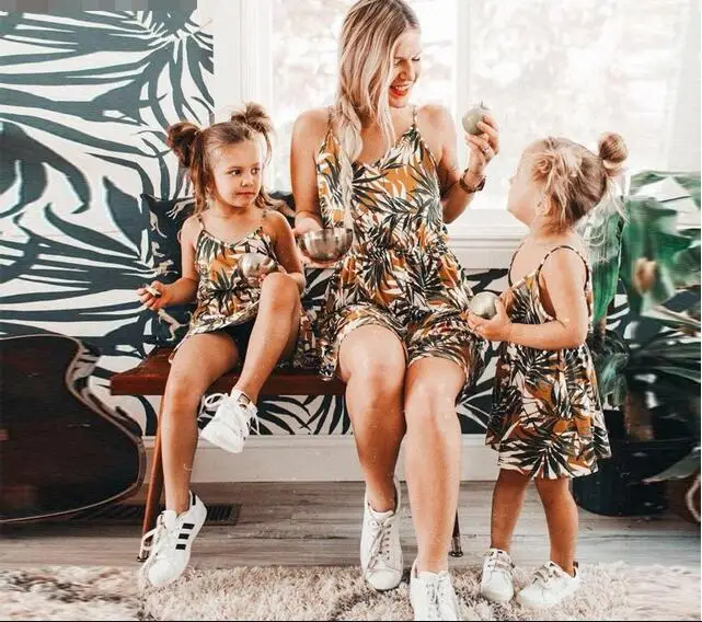 

Fashion 2019 New Summer Mommy and me Clothes Mom and Daughter Dress Mother Daughter Dresses Sexy Strapless Mini Beach Dress