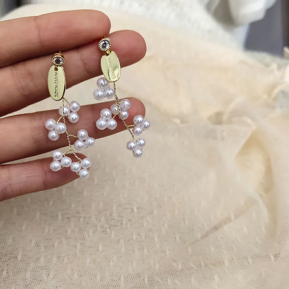 

2019 Korea Baroque New Pearl Tassel Grape String Geometry Elliptical Scrub Metal Earrings Wild Fashion Girl Party Gifts