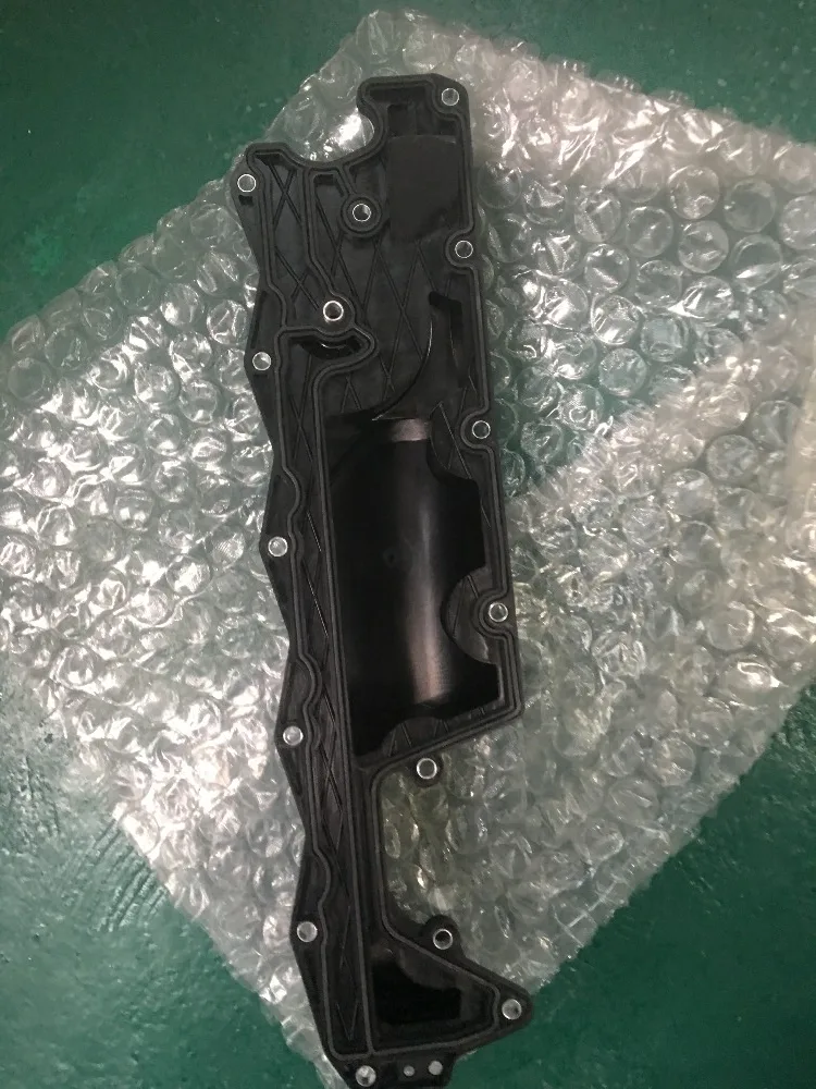 LAND ROVER CYLINDER HEAD COVER LR2 3.2L I6 LR023777 OEM