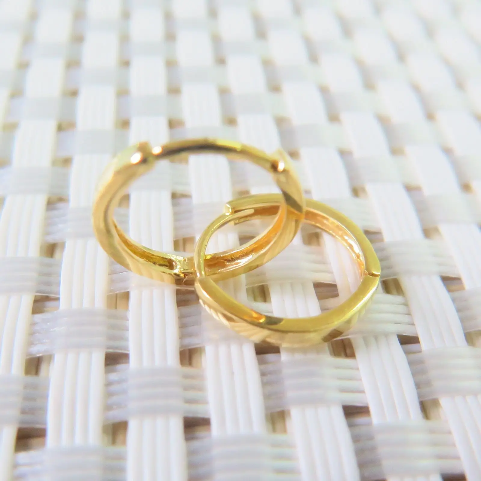 Твердые 18K желтое золото прекрасные 1,5 мм граненые серьги-кольца 11 мм диаметр