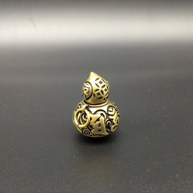 

Collectable Chinese Brass Carved Cucurbit Gourd Exquisite Small Pendant Statues