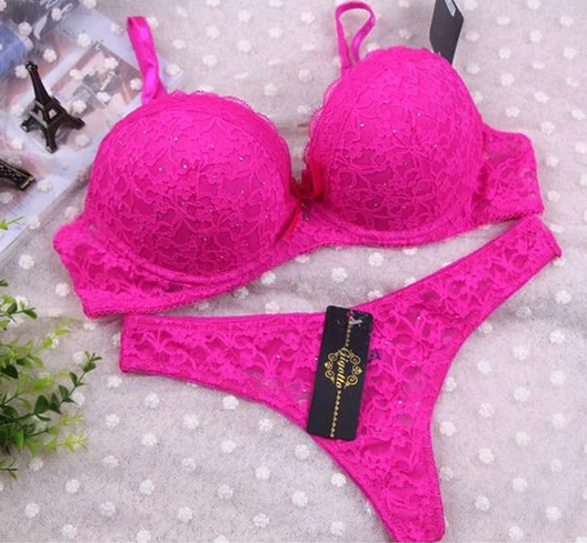 Комплект нижнего белья в клетку. Комплект нижнего белья женские пуш ап. Комплект нижнего белья стринги и лифчик. Стринги на девушках лифчики. Красивый комплект нижнего белья.