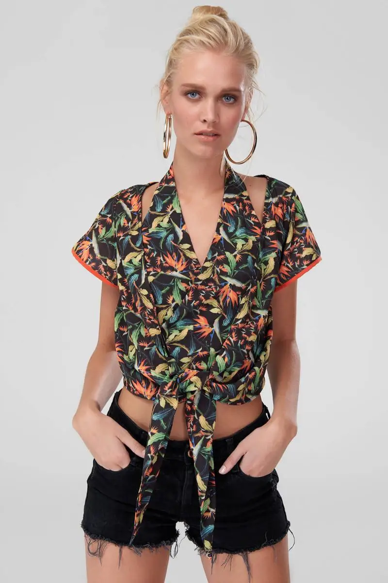Многоцветная шнуровка с узором Trendyol Bluz TCLSS18EH0033 |