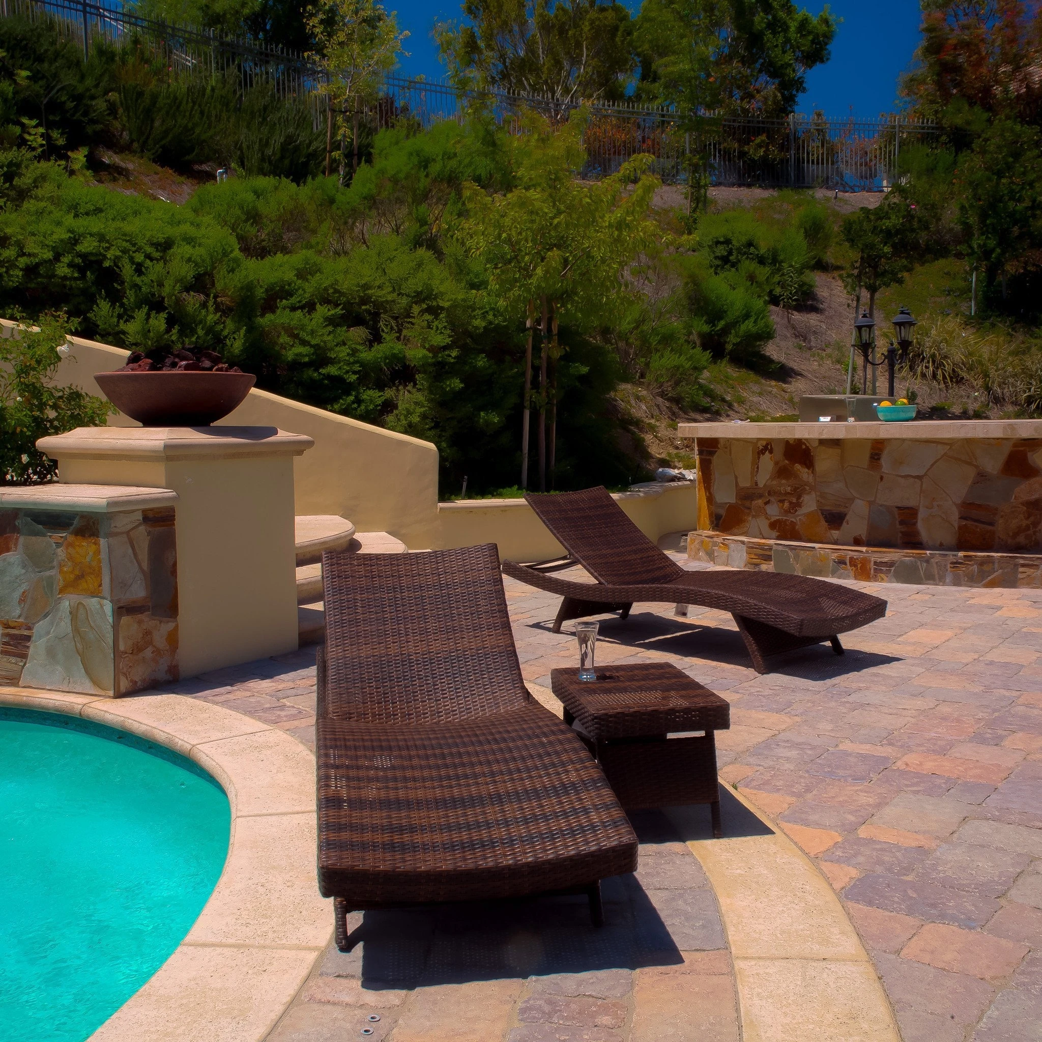 Lakeport 3pc Outdoor Wicker Chaise Lounge &amp Table Set | Мебель