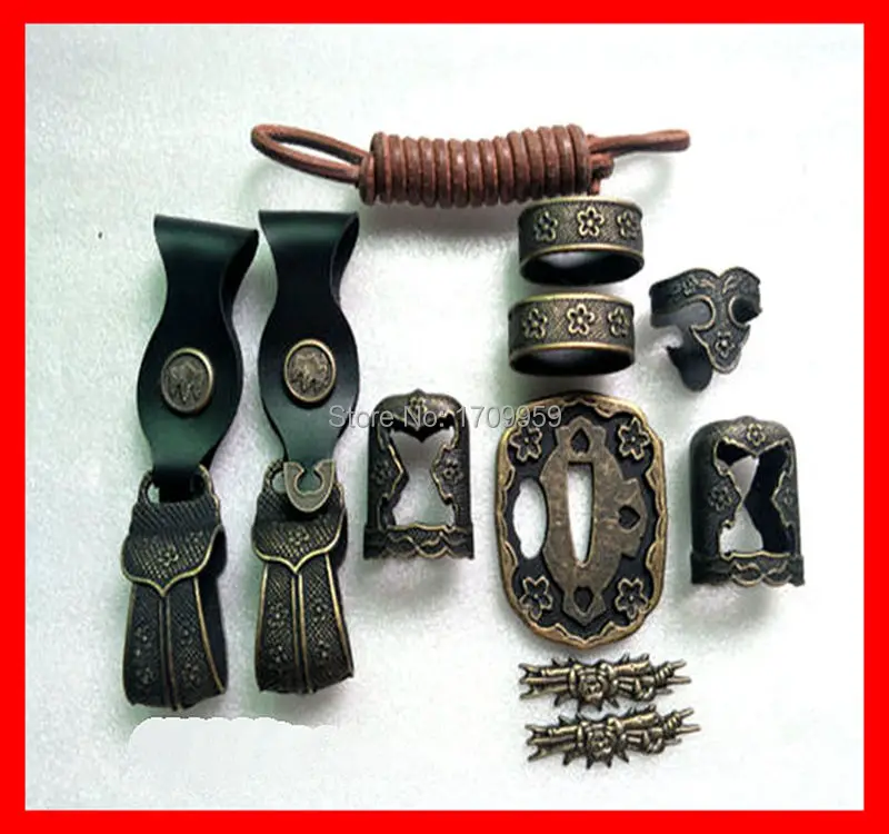 Замечательный кованый набор фитинг Tsuba из сплава для японского военного меча