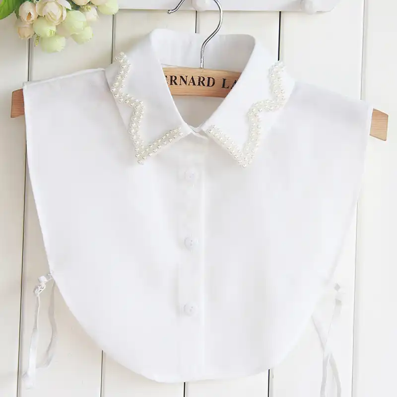 camisa blanca con perlas