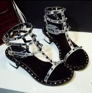 

2018 Hot Summer Shoes Woman Sandals Med Heels Rivet T-Tied Narrow Band Design Sandals Fashion Punk Rome Tipe Pub Shoes Woman