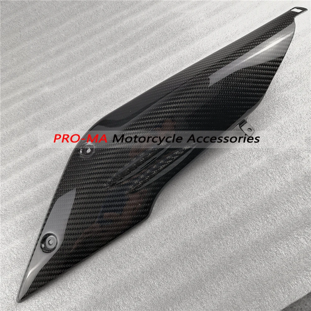 

Motorcycle Side Fairings(for Street) in Carbon Fiber For BMW R Nine T R9T 2014-2017 Twill glossy weave