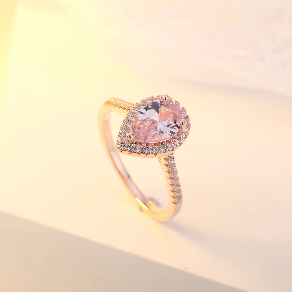 Luxurious Diamond 14K Rose Gold Rings Pink Crystal Heart Shaped Anillos De Bizuteria For Women Bague Etoile Diamante Ring 2019 huismerk kopen in de aanbieding